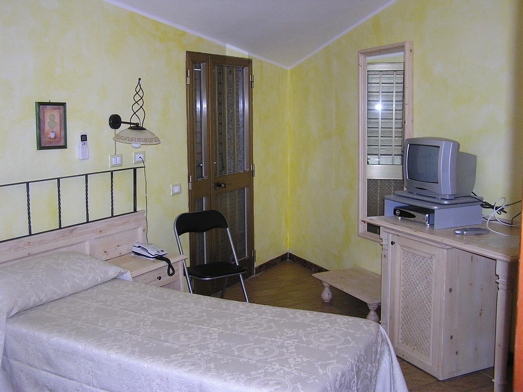 Hotel Mistral Portoscuso Room photo